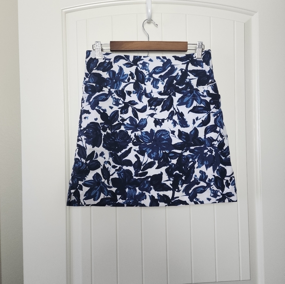S.C. & CO. Spandex Blue &White Floral Print Pockets Pull On Women's Skort Size M - Picture 2 of 5